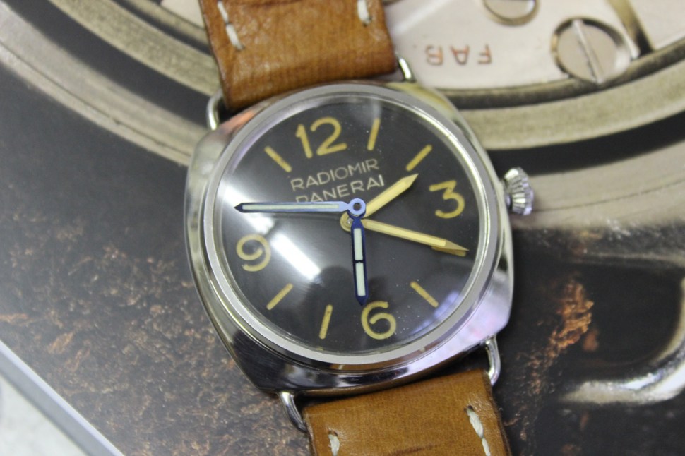 panerai_3646_1010279_hands