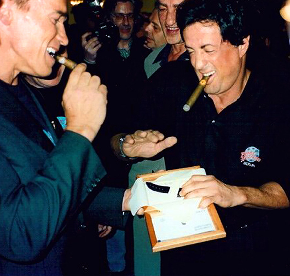 180214-panerai-stallone-schwarzenegger-planet-hollywood-berlin-1996