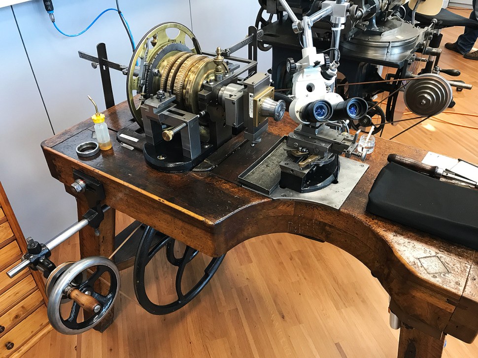 180319-vacheron-constantin-geneva-building-guilloche