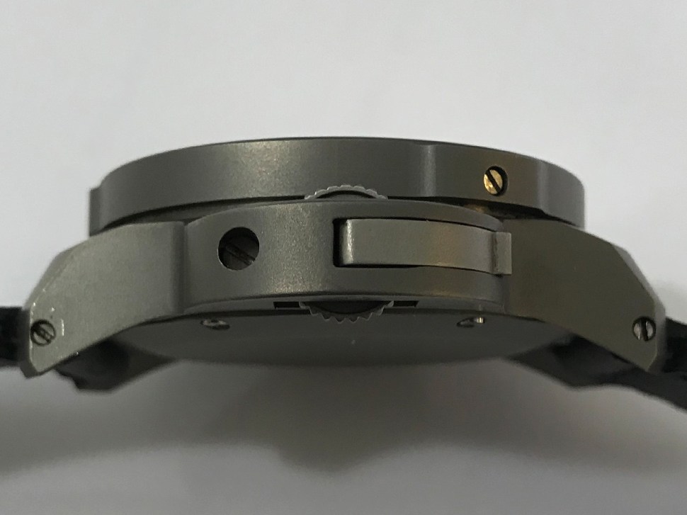 180524-panerai-mille-metri-titanium-sothebys-2018-profile-crown