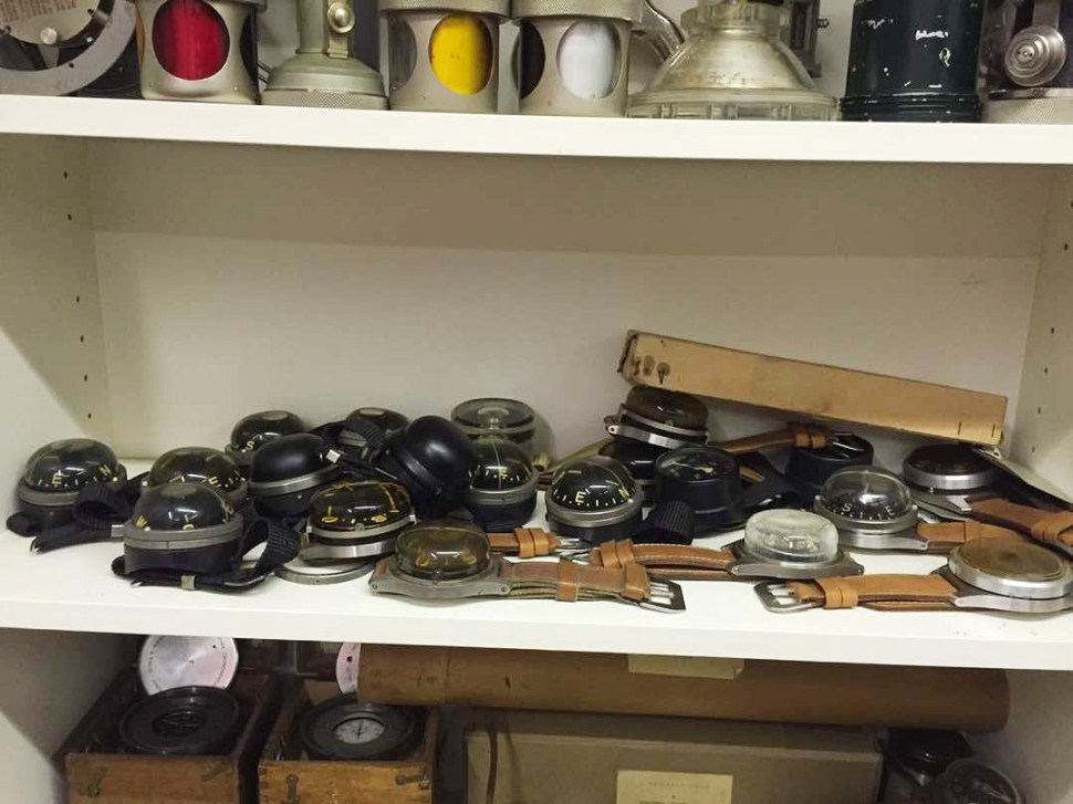 180814-depth-gauges-and-compasses-02