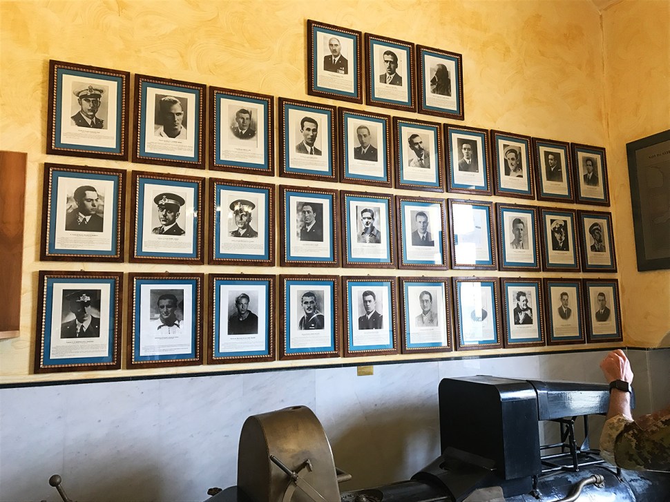 190117-33-gold-medals-of-military-valour