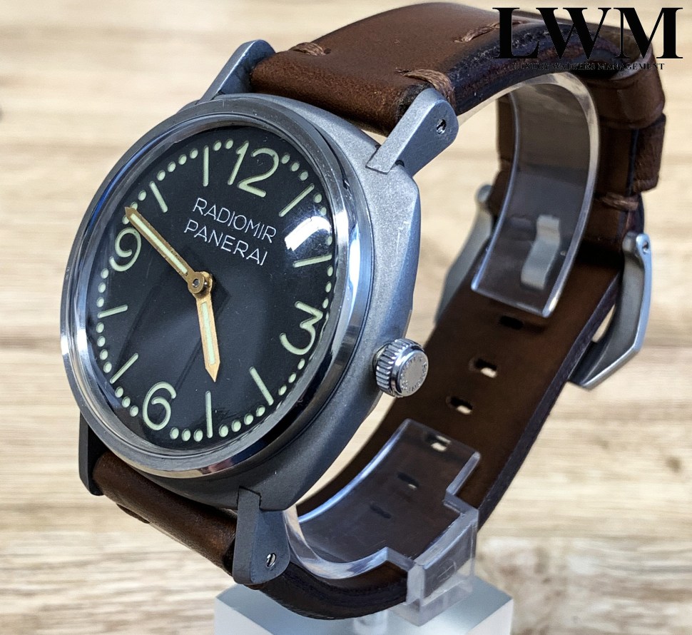 190416-panerai-3646-welded-dots-dial-antiquorum-side-view-crown