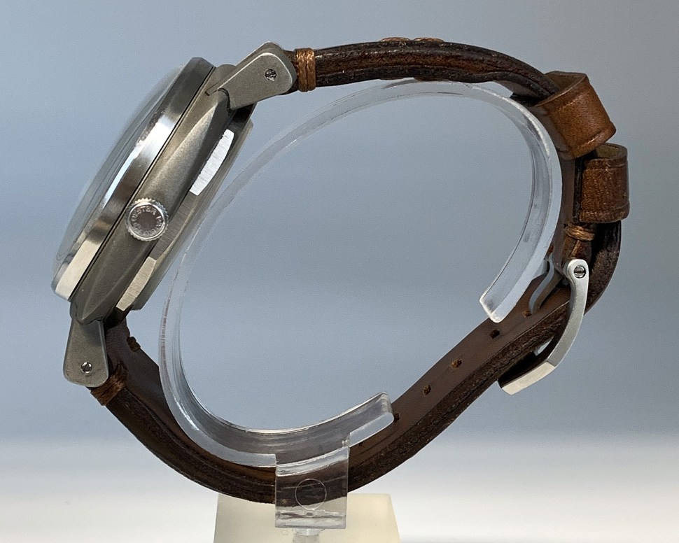 190416-panerai-3646-welded-dots-dial-profile-crown-whole