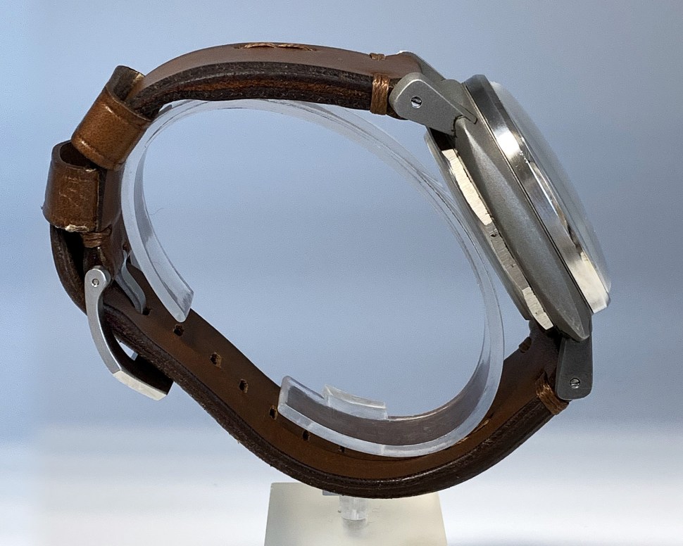 190416-panerai-3646-welded-dots-dial-profile-left-whole