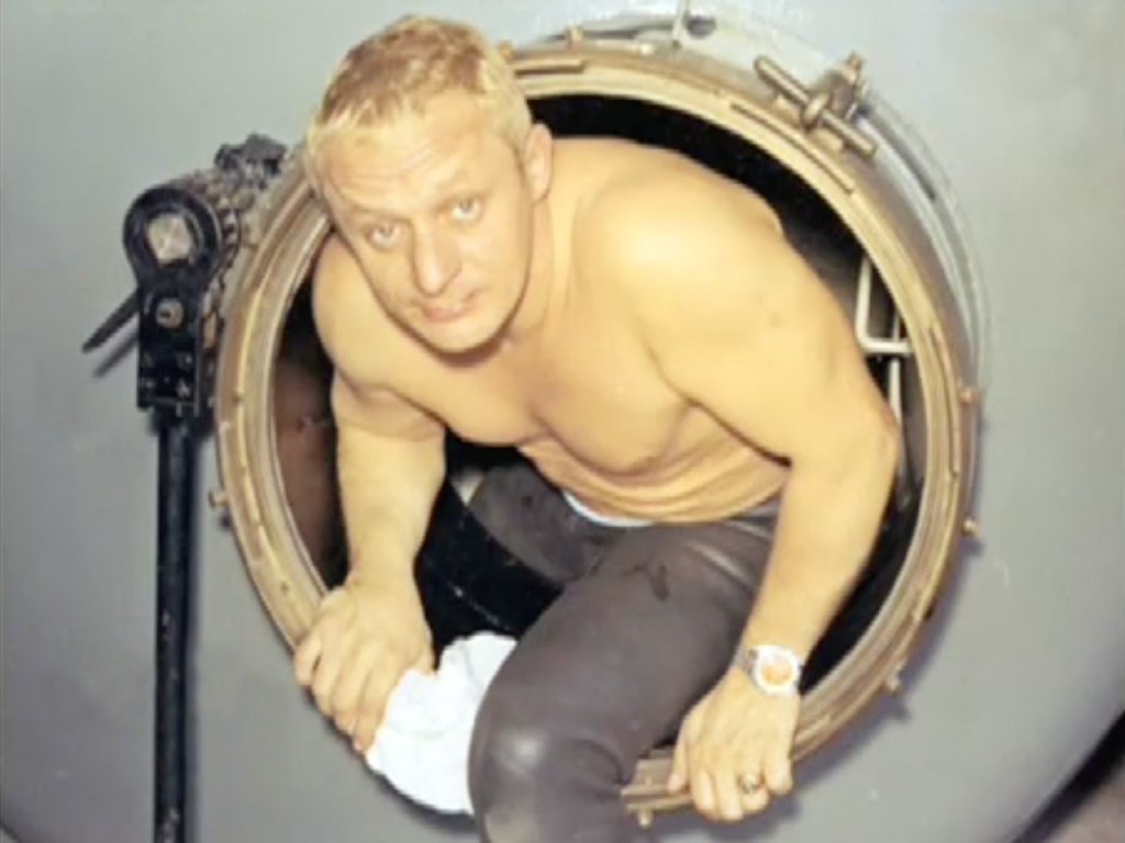 Claude Wesly leaving the pressure chamber in late November 1967 with a Doxa Sub on his wrist (Photo: Alain Tocco)