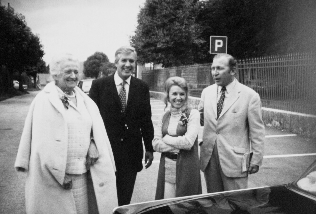 Betty Fiechter (1896 - 1971), far left, and Jean-Jacques Fiechter (1927 - 2022), far right